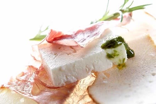 Рецепта за сандвич с овче сирене Feta и Cecinas de Leon